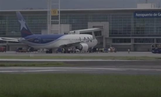 Φρίκη σε πτήση Ισημερινός – Νέα Υόρκη: Νεκροί δύο λαθρεπιβάτες που έπεσαν από το αεροπλάνο κατά την απογείωση (βίντεο)